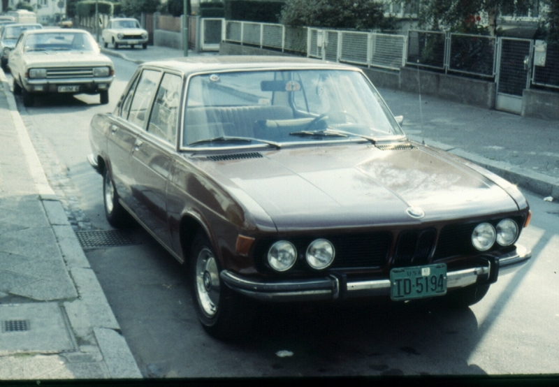 71-BMW-2500-1977.jpg