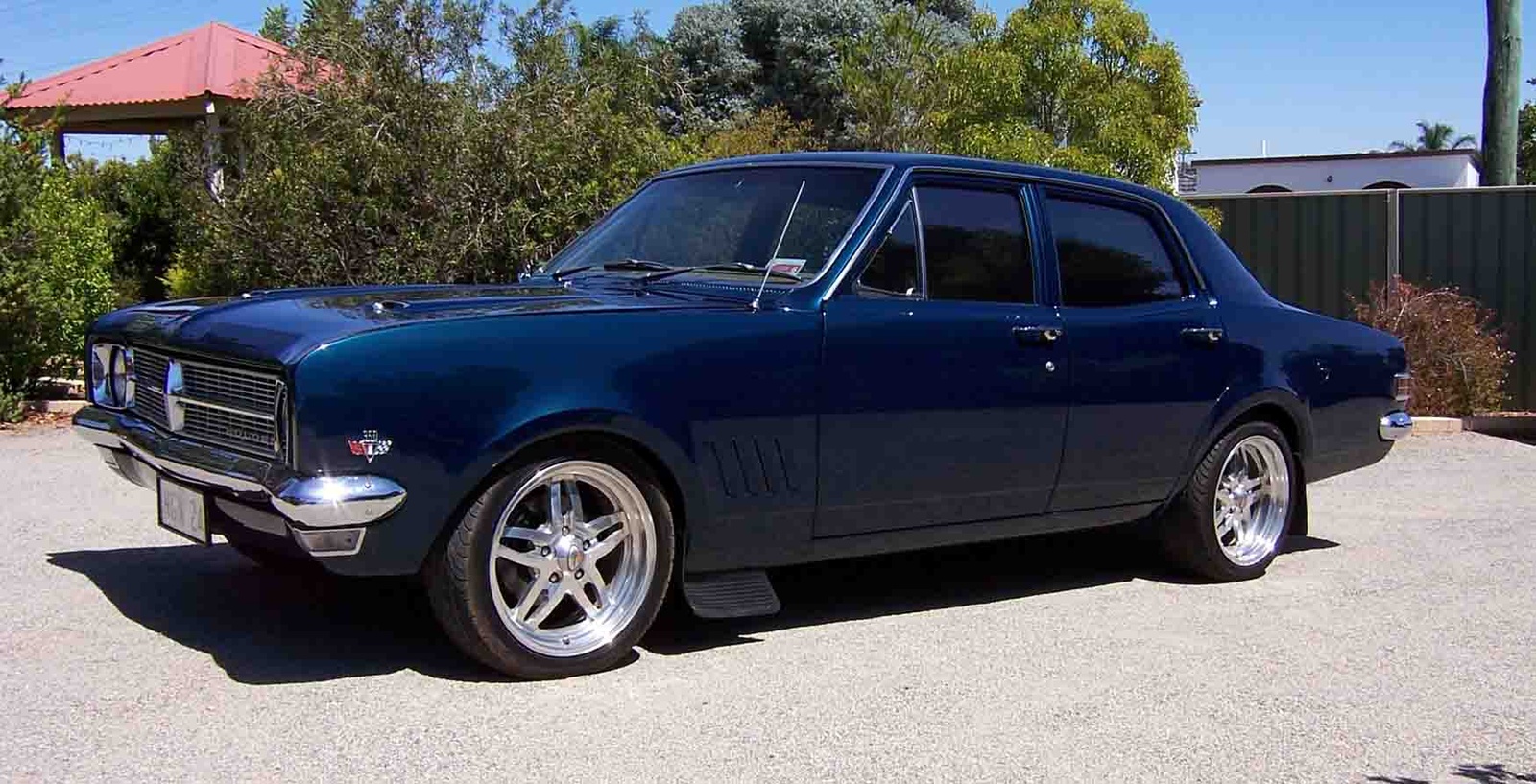 Holden Kingswood - cars catalog, specs, features, photos, videos, review,