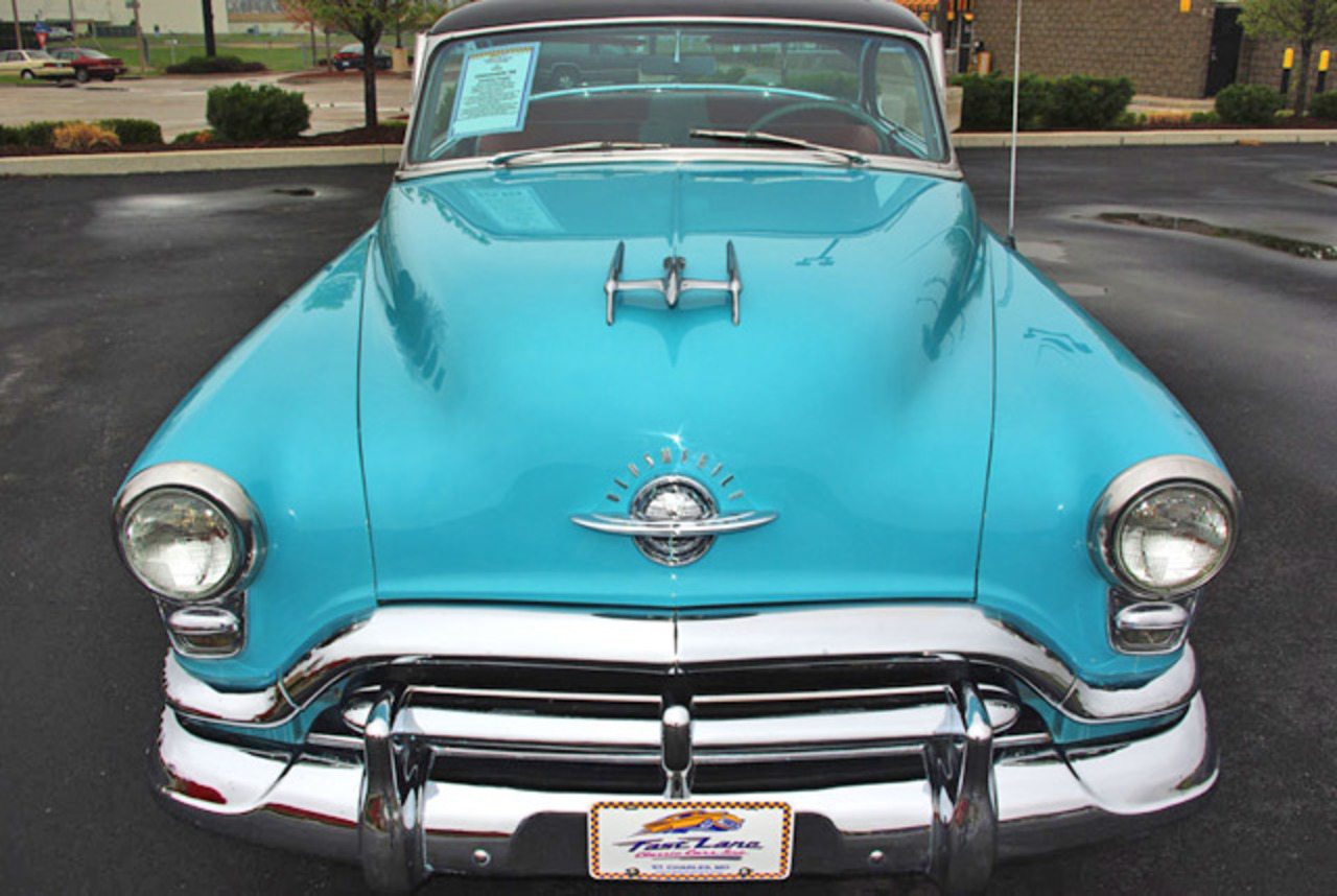 Classic Car Photo Gallery: 1952 Oldsmobile 98 2 Door Hardtop: Front View
