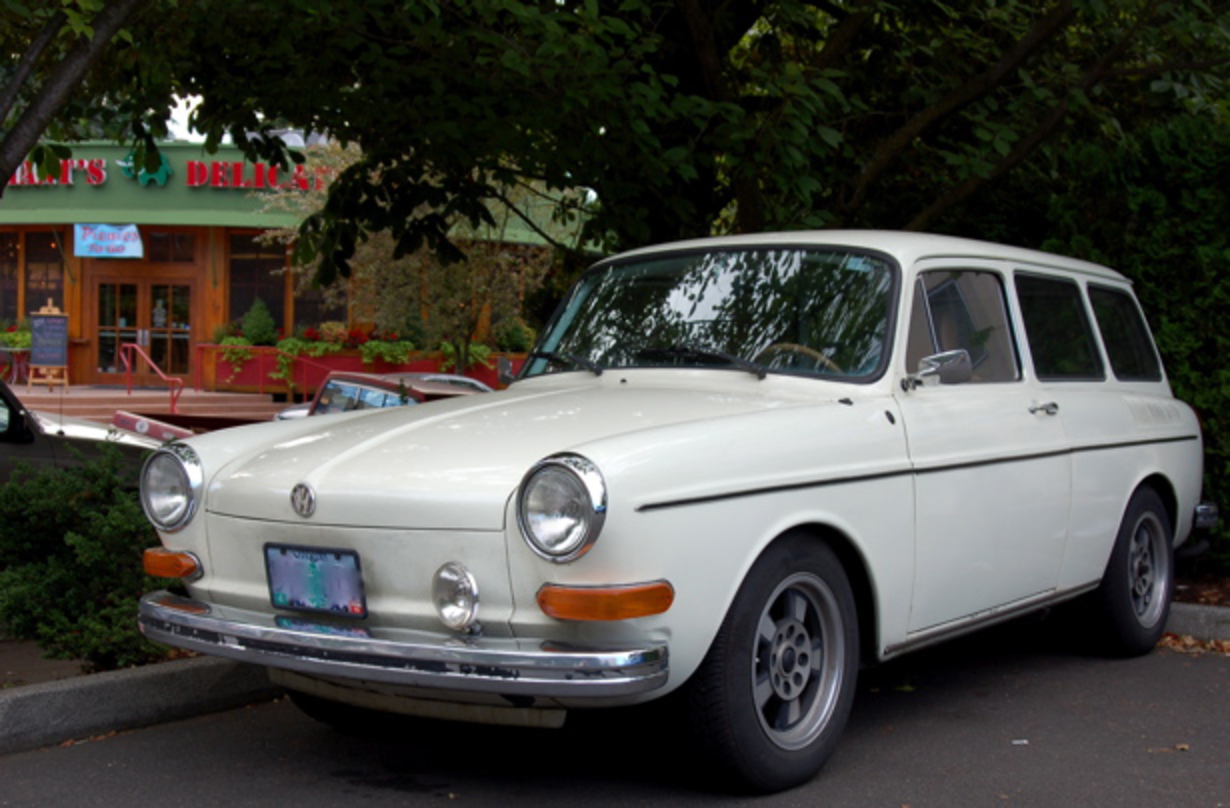 of it and gave me this information--1971 Volkswagen Squareback Type III.