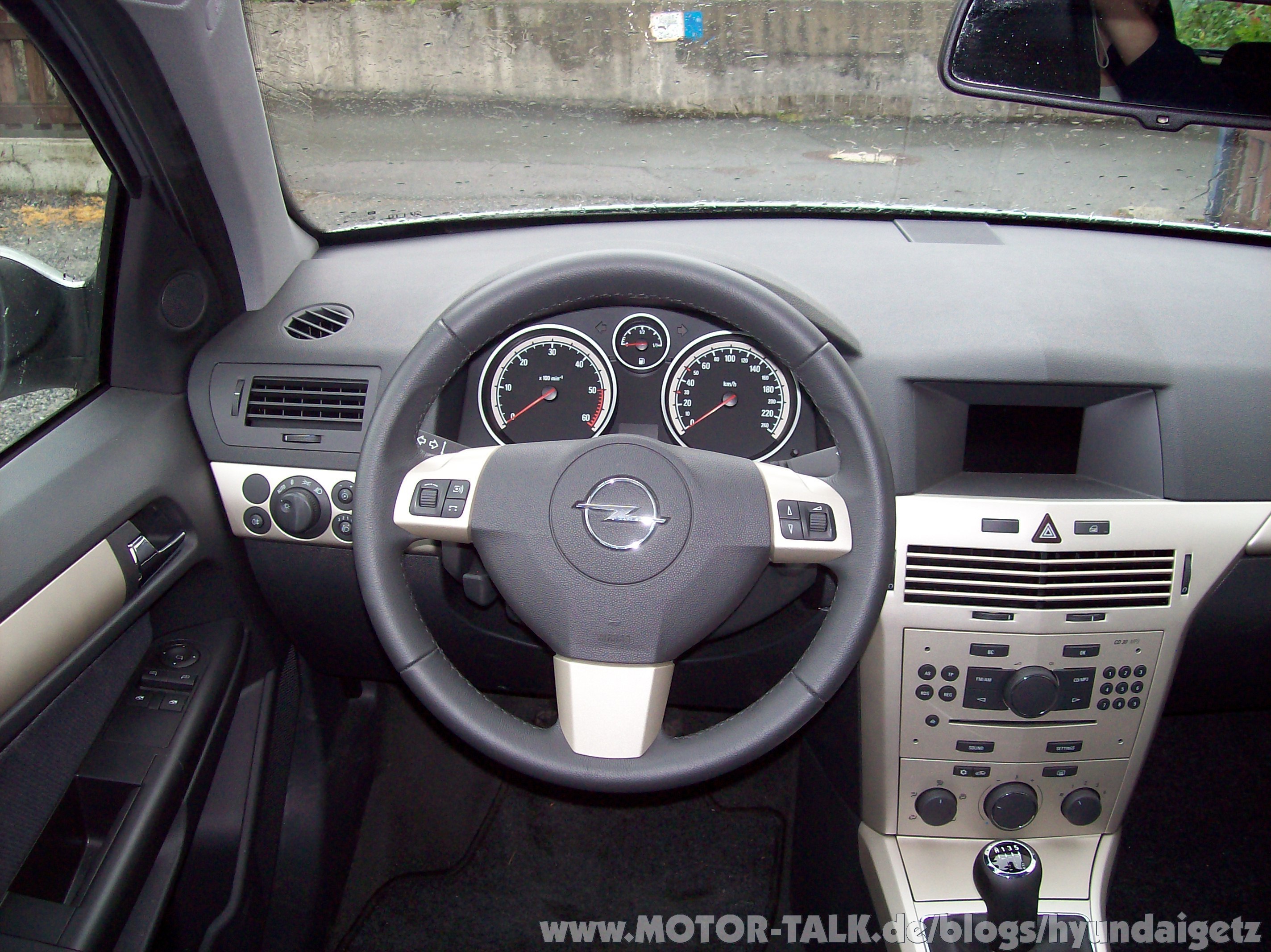 HyundaiGetz: HyundaiGetz fÃ¤hrt Opel Astra Caravan.