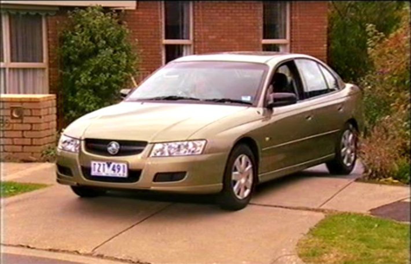 Holden VZ Commodore Executive - cars catalog, specs, features, photos,