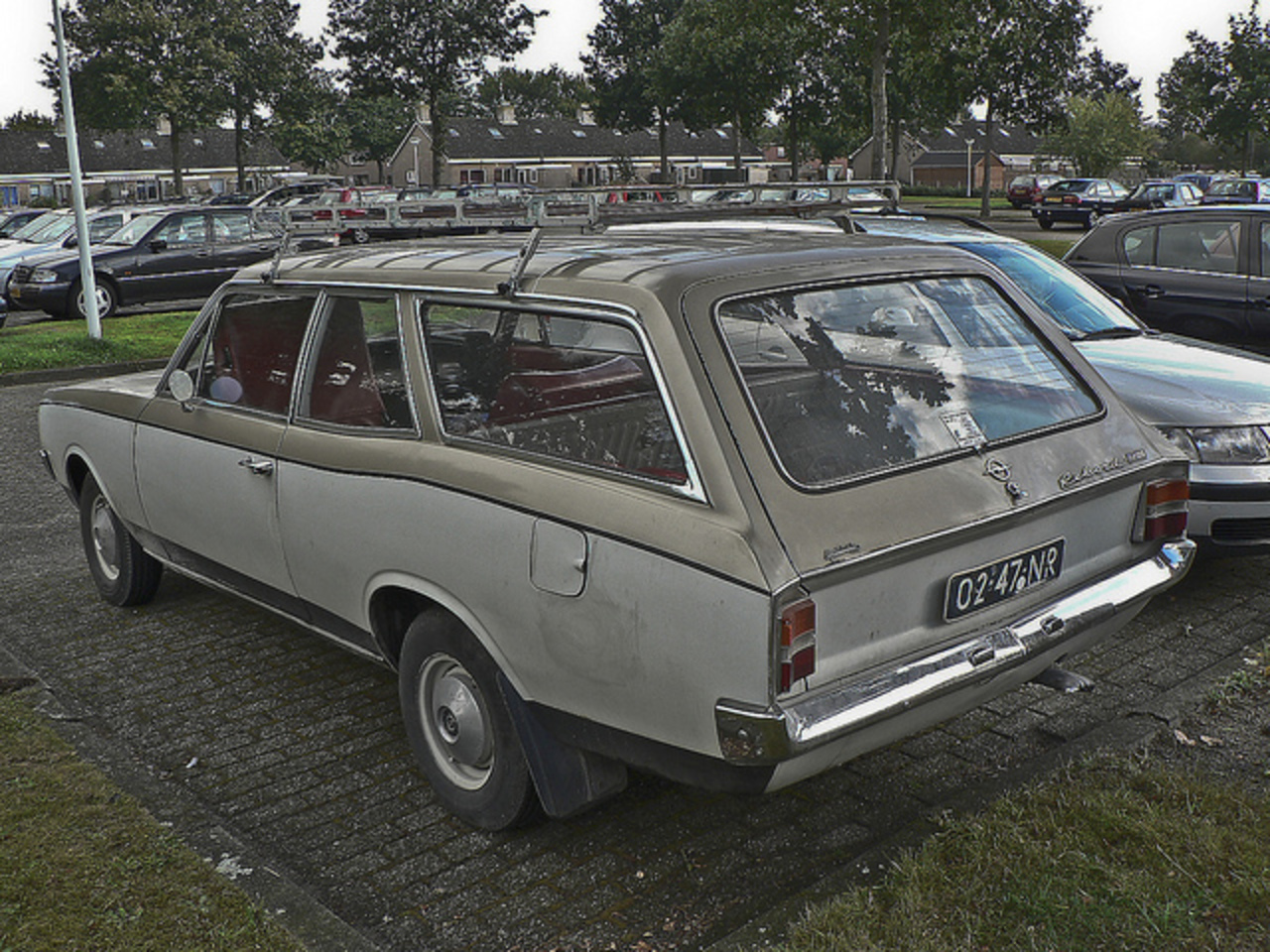 Opel Rekord Caravan 1700 (1970) (b). Manufacturer: Opel