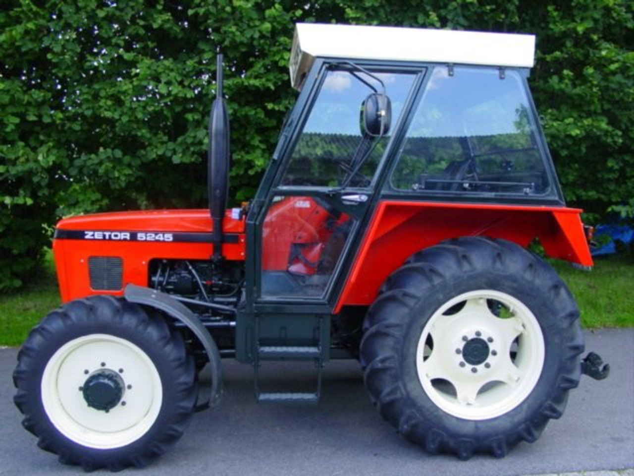 TopWorldAuto >> Photos of Zetor 5245 - photo galleries