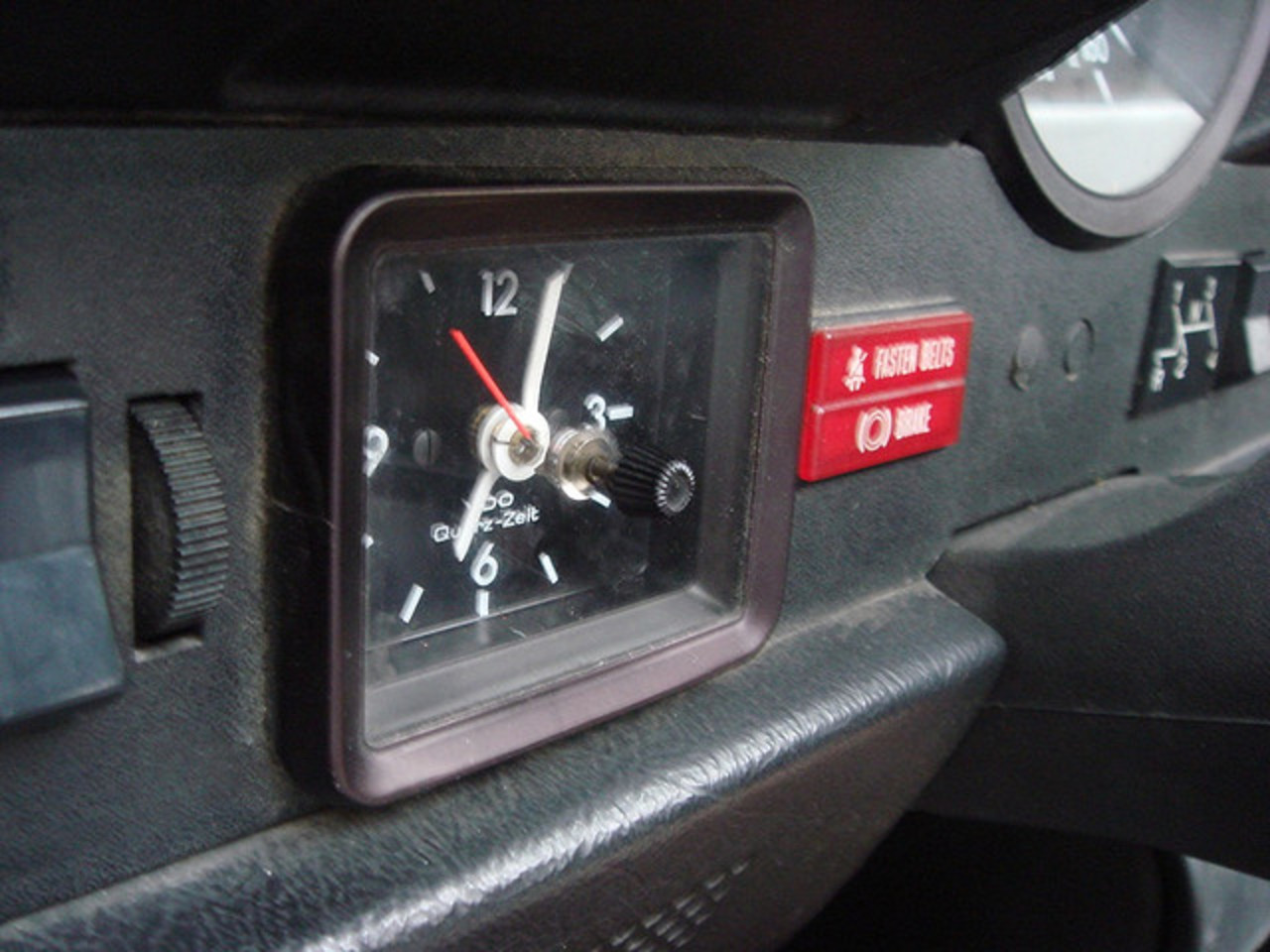 Volkswagen Beetle 1303 Cabrio. Reloj analÃ³gico Quartz-Zeit.