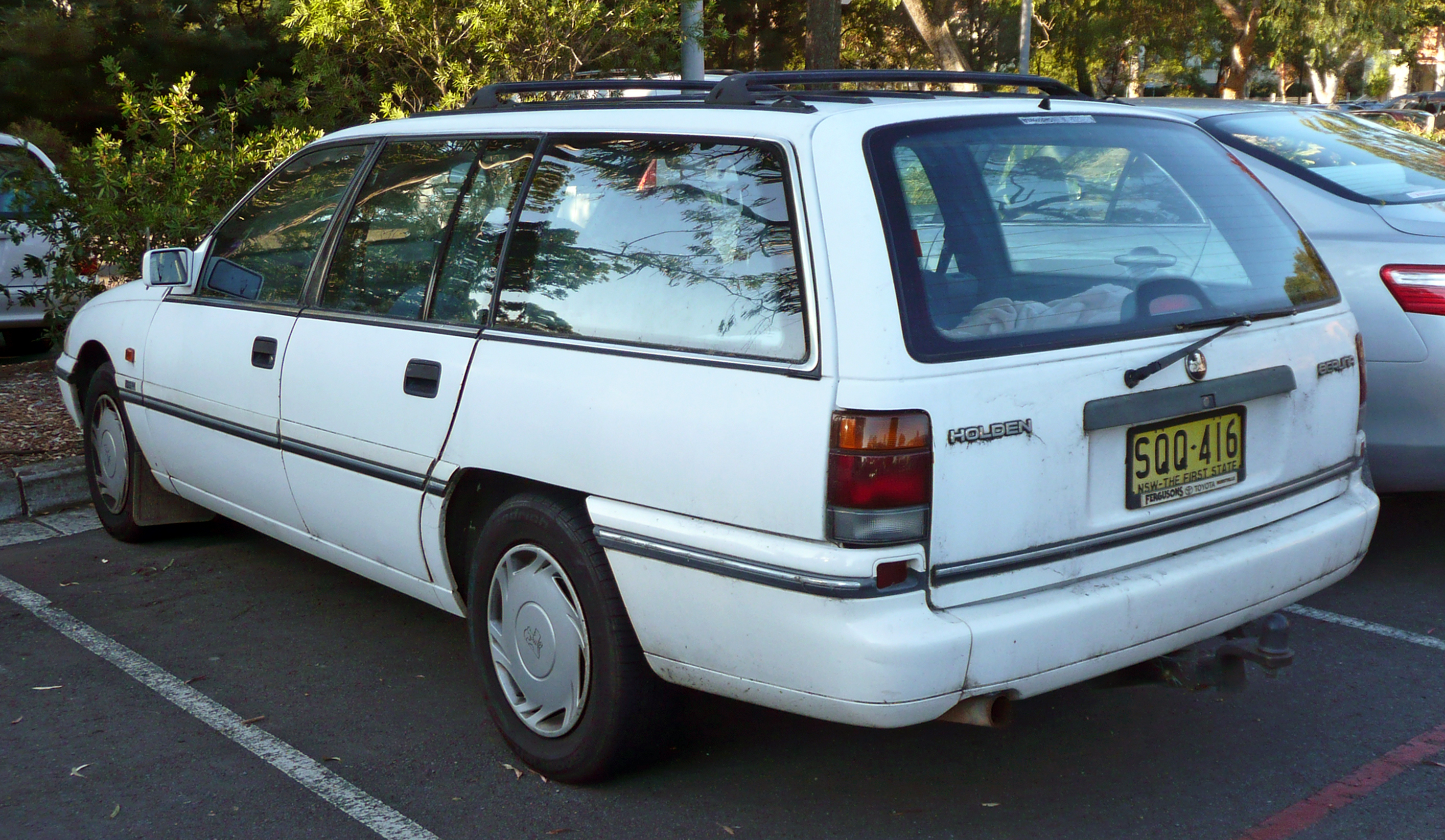 File:1992-1993 Holden VP II Berlina station wagon 02.jpg