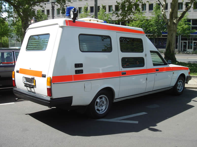 Regierungskrankenwagen Volvo 265 Ambulance