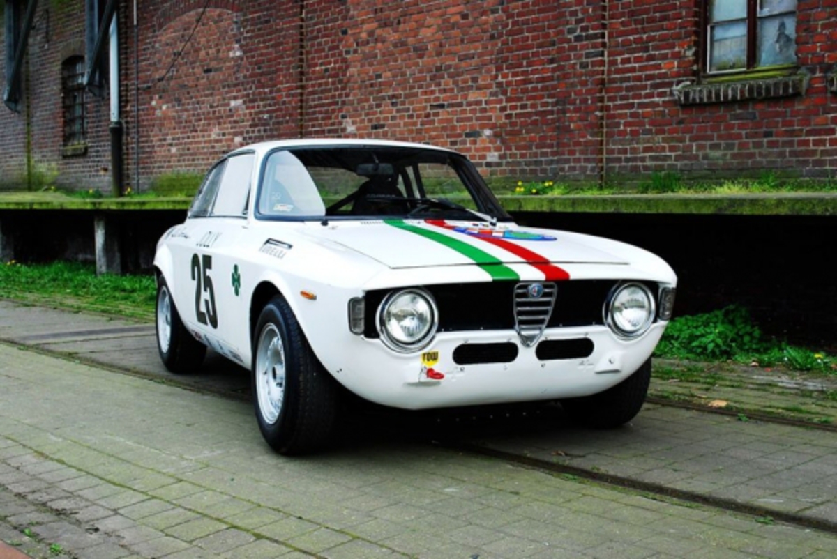 Alfa Romeo Giulia Sprint 1600 GTA Autodelta Click image to enlarge