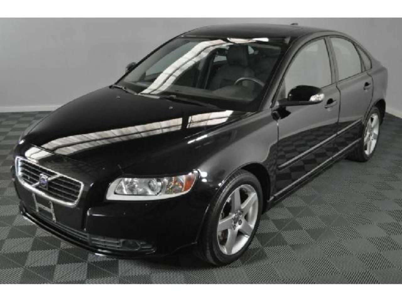 someone wants to sell VOLVO S40 24 L5 at $12,795 in New York City,