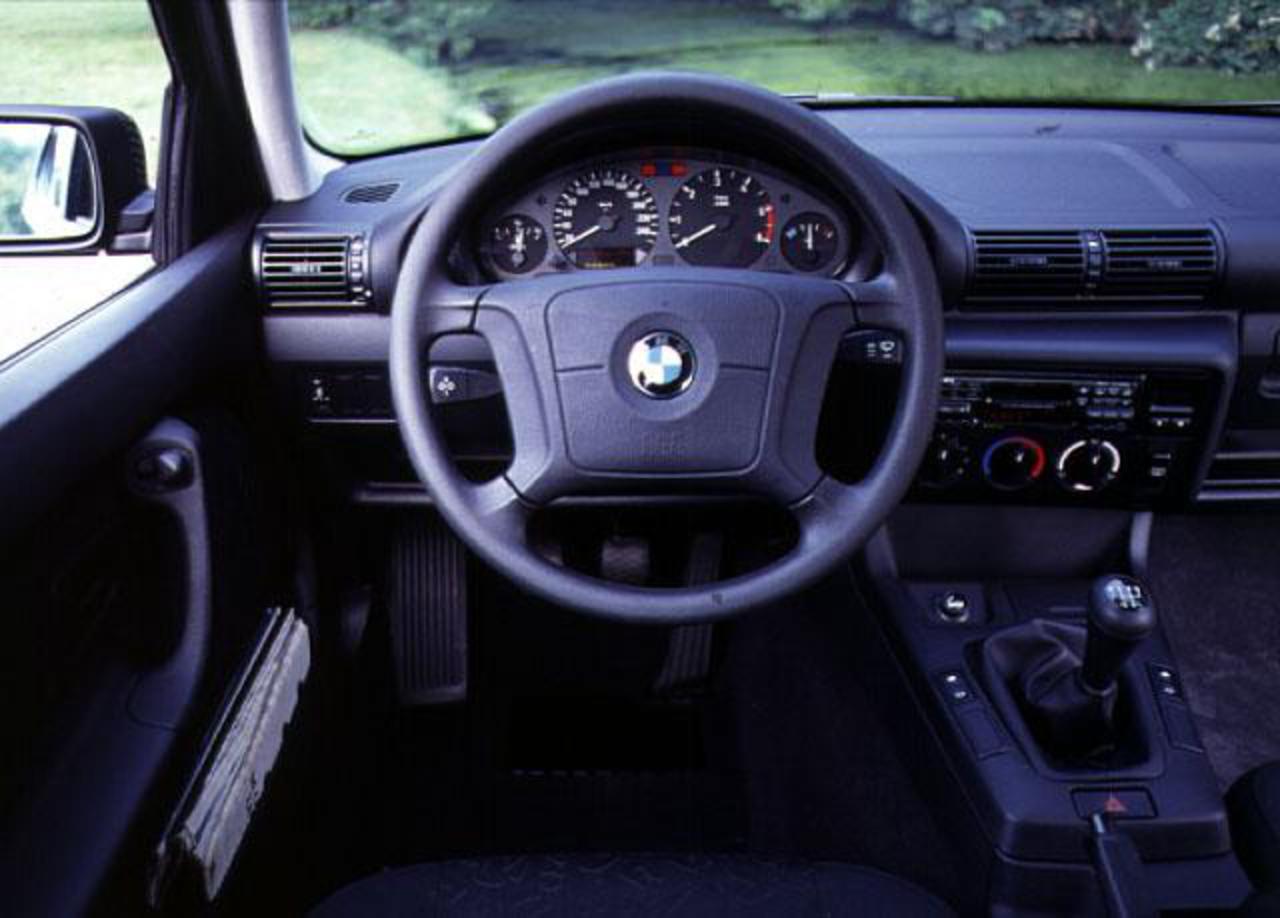 BMW 316i Compact Executive (E36/5) 3-door hatchback Automatic