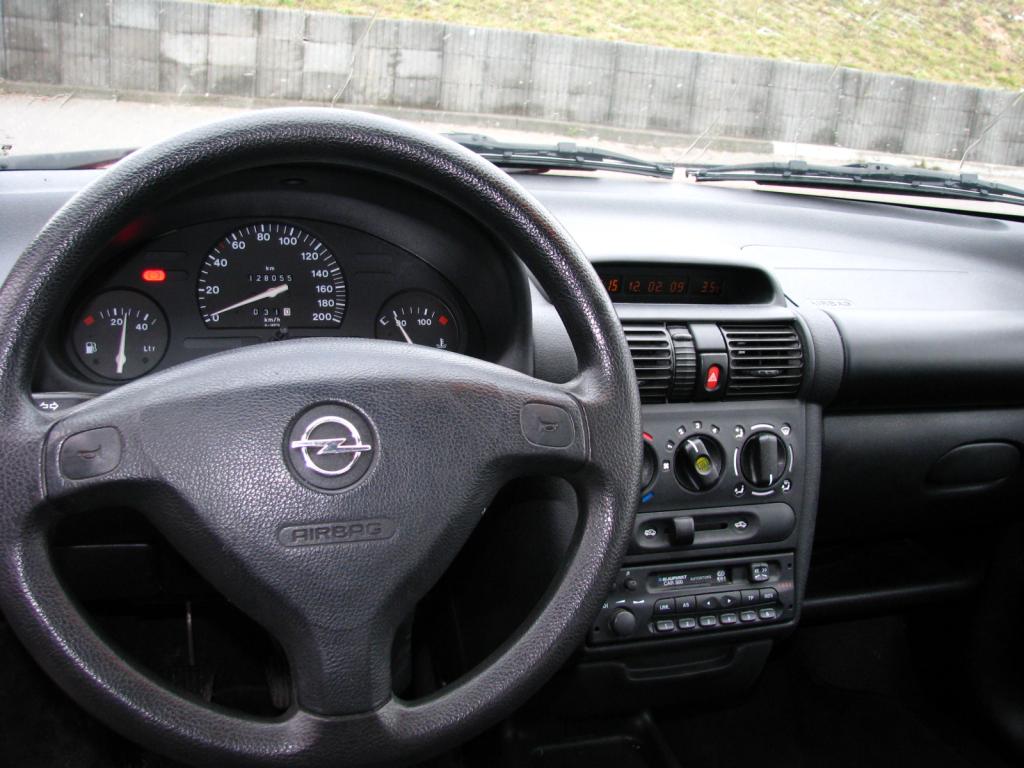 Opel Corsa B DuÅ¼ym atutem karoserii jest uroda.