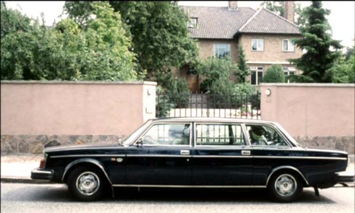 IMCDb.org: 1976 Volvo 264 TE in "Familien GyldenkÃ¥l sprÃ¦nger banken, 1976"