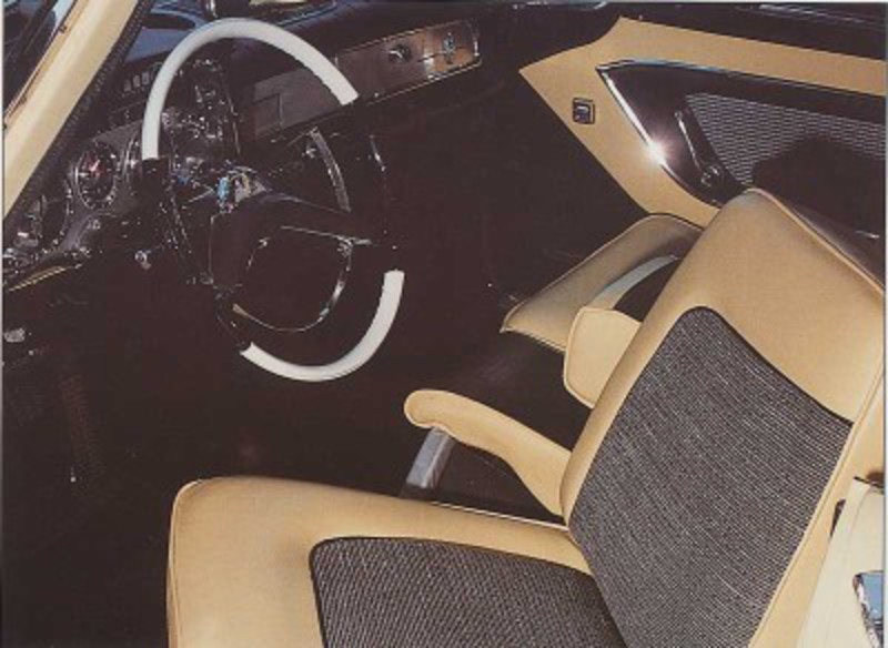 The 1959 Dodge Custom Royal had swivel front seats, a popular