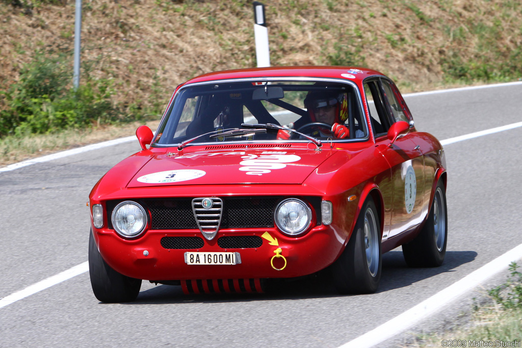 Alfa Romeo Giulia GTA - cars catalog, specs, features, photos, videos,