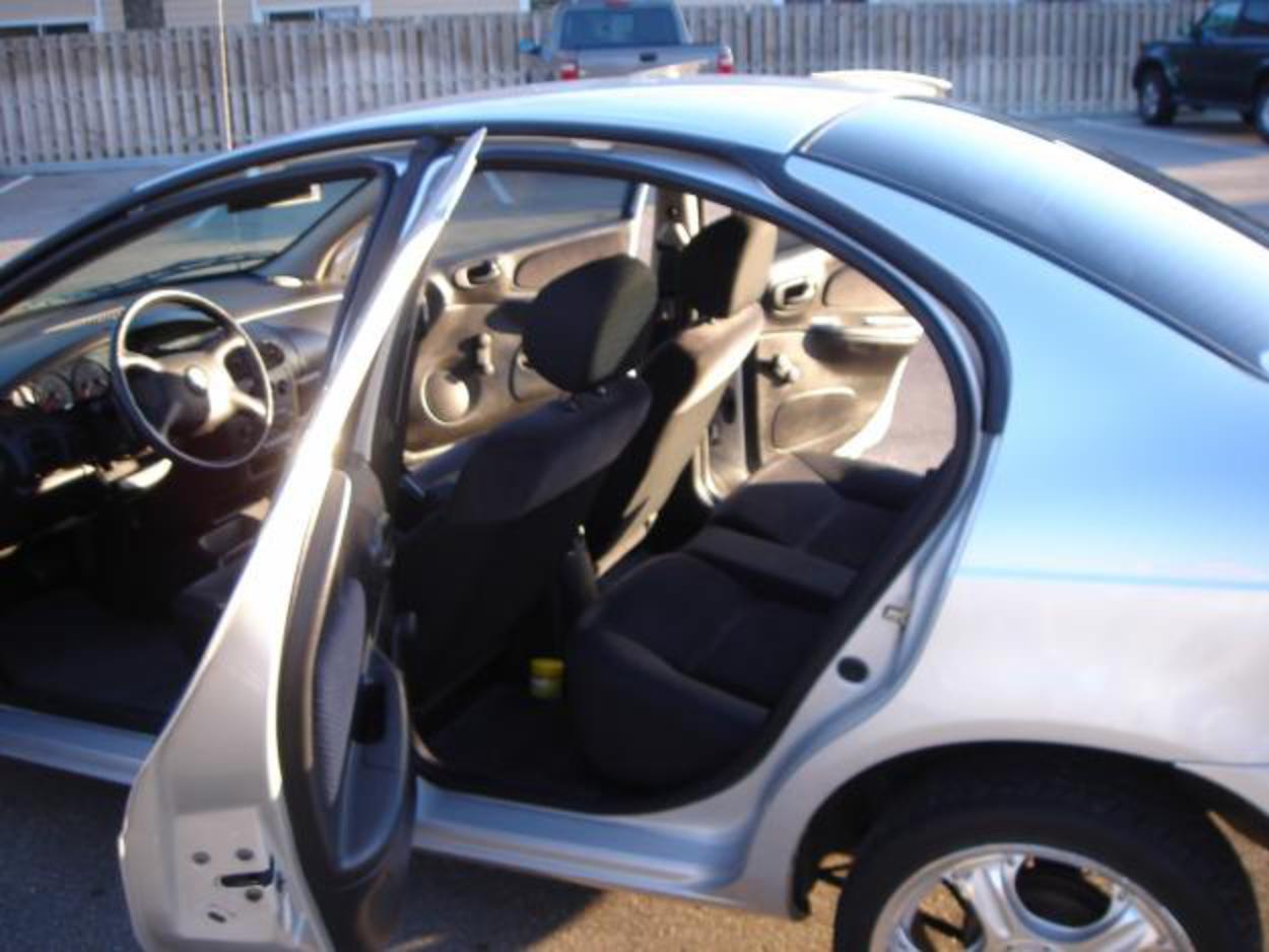Pictures of 02 Dodge Neon SE / Silver