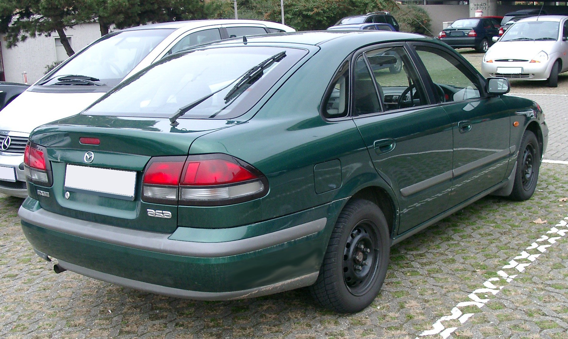 File:Mazda 626 GLX (1990-1997 European Matsuri) copia.jpg