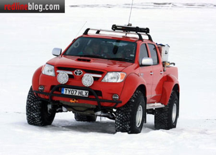 toyota-hilux-front-f3q-1. In this photo: