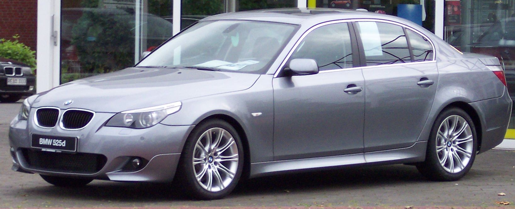 File:BMW Series5 silver vl.jpg