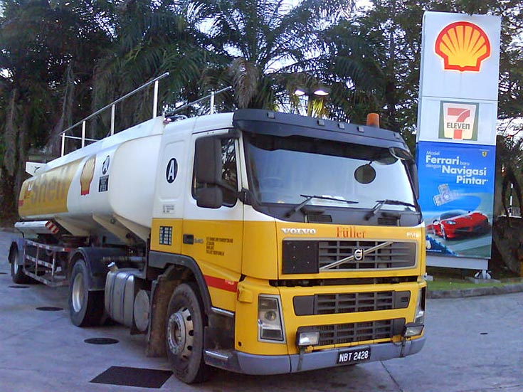 Volvo FM9 340 Shell Tanker. Trucks Image Library