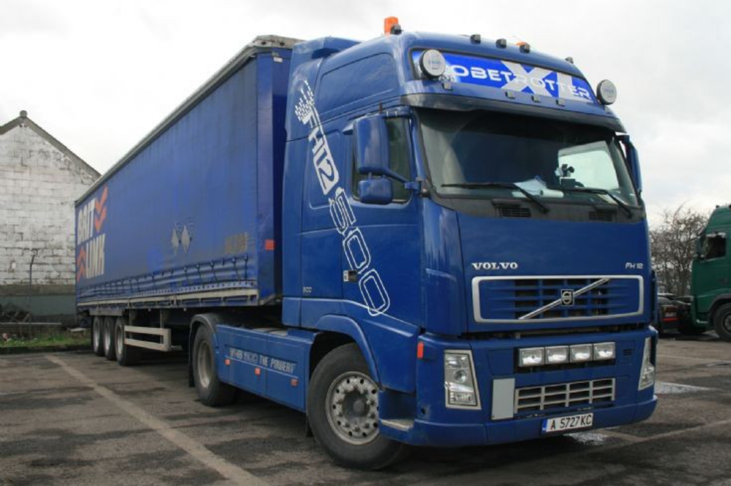 Saw this Volvo FH12 500, on Bulgarian plates, in Immingham,N.E.Lincs.