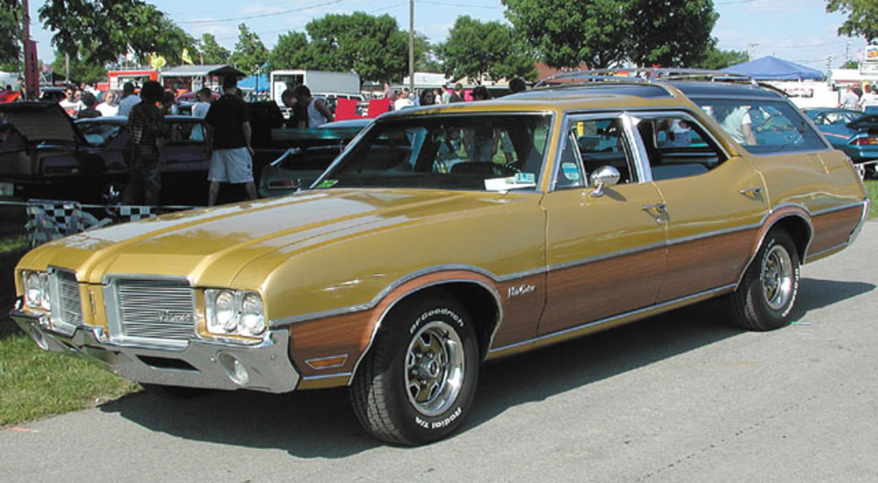 Oldsmobile cutlass cruiser