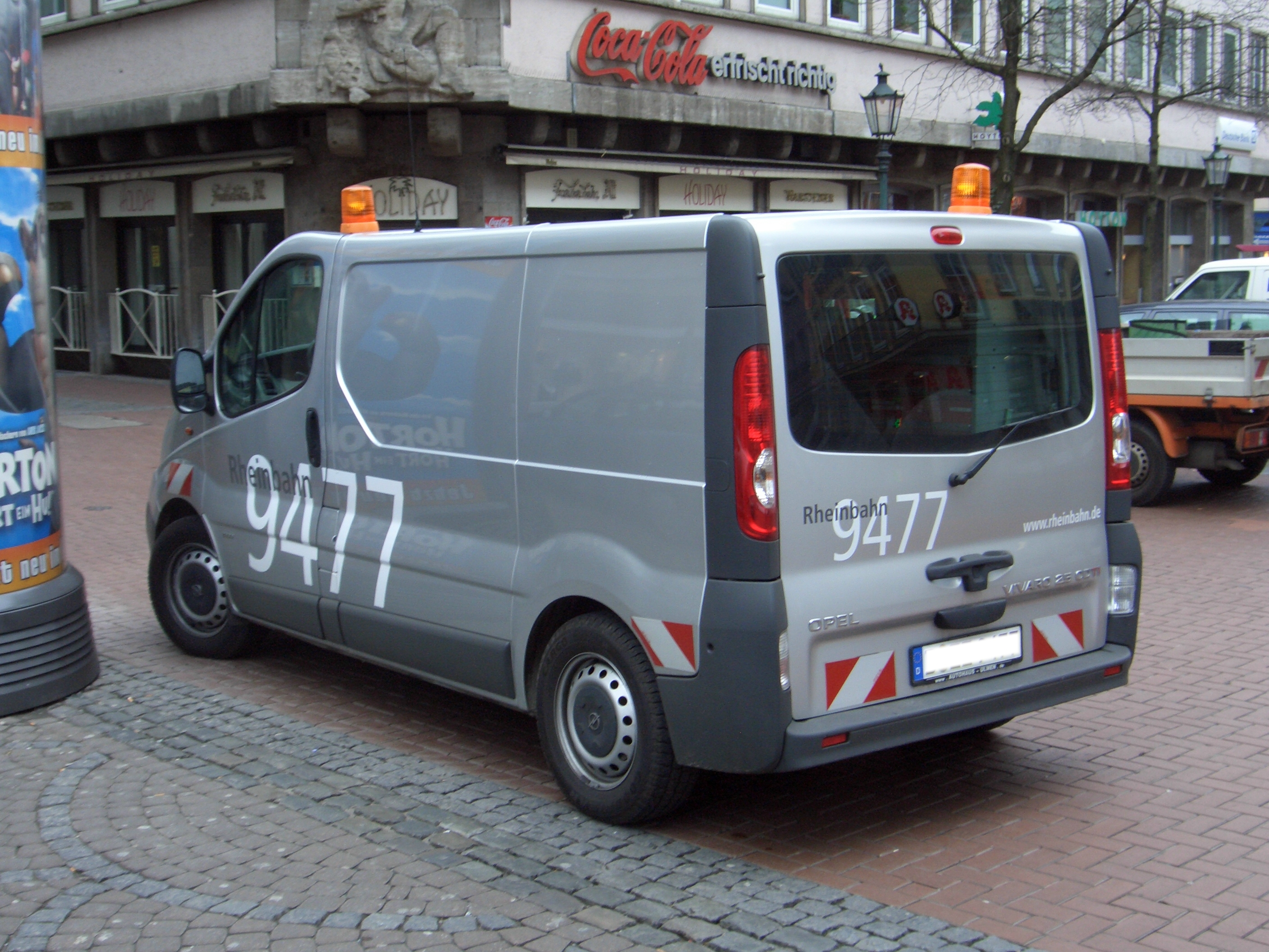 File:Opel Vivaro 2.5 CDTI Kastenwagen 1stGen Facelift from2001