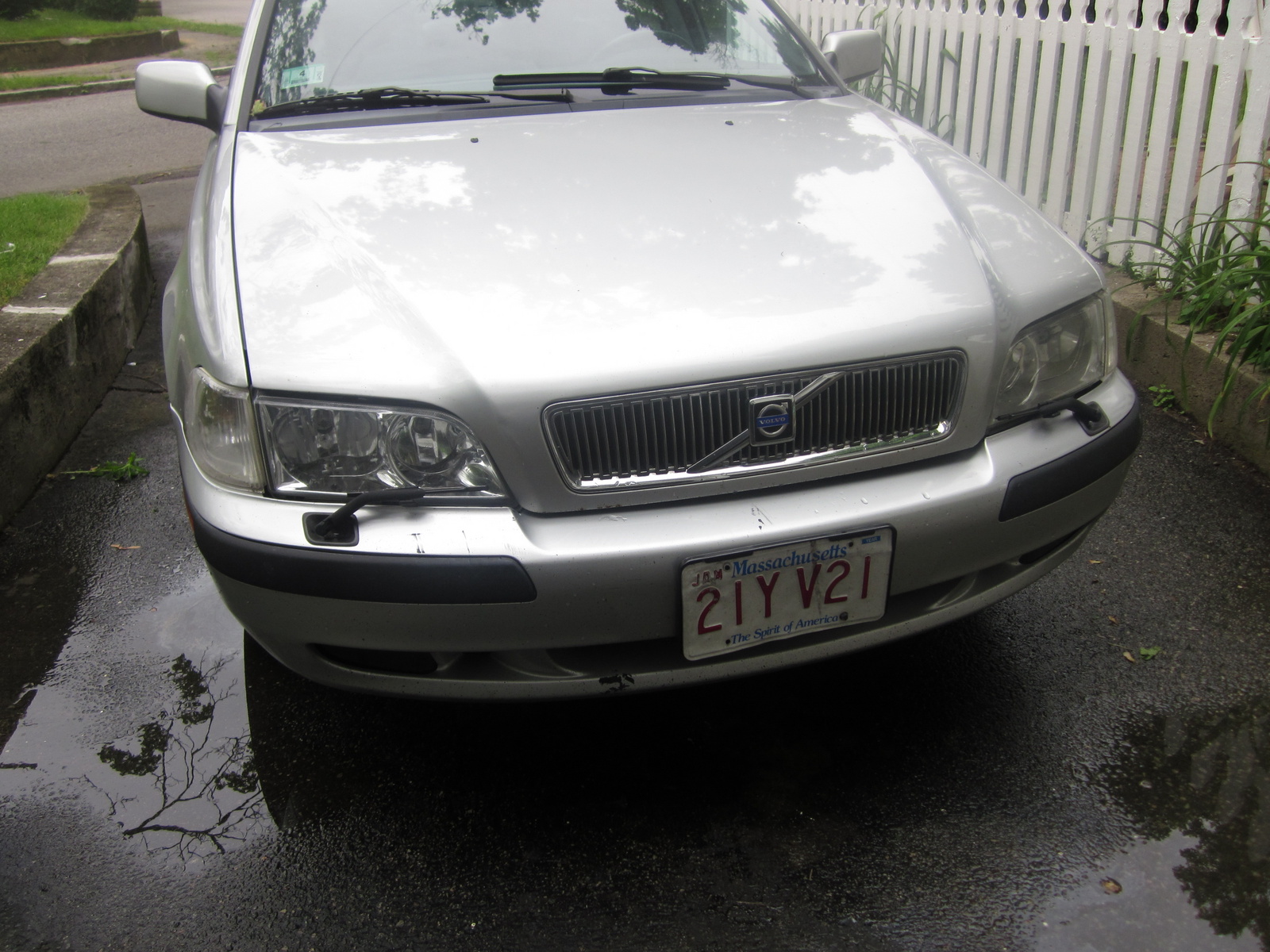 2001 Volvo S40 Overview. 2001 Volvo S40. Volvo has made several improvements