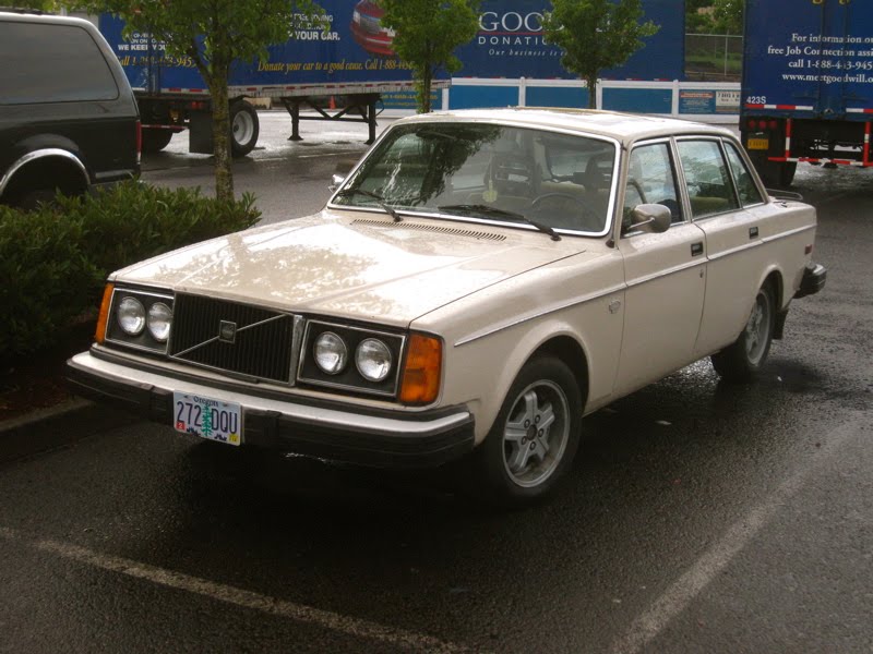 1977 Volvo 244 DL.