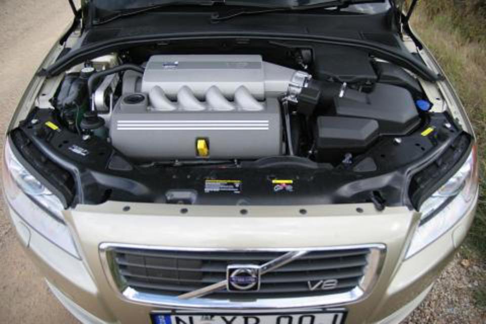 Volvo S80 V8 Engine. Volvo claims the V8 S80 goes from 0-100km/h in 6.5