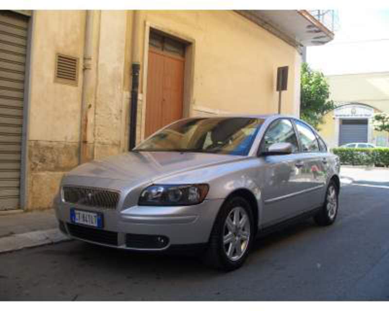 Volvo S40 20D - huge collection of cars, auto news and reviews, car vitals,