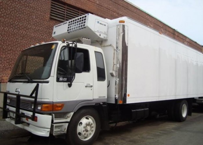 2001 Hino SG3325 Refrigerated 24 ft truck, Auto Trans, 80K Miles,