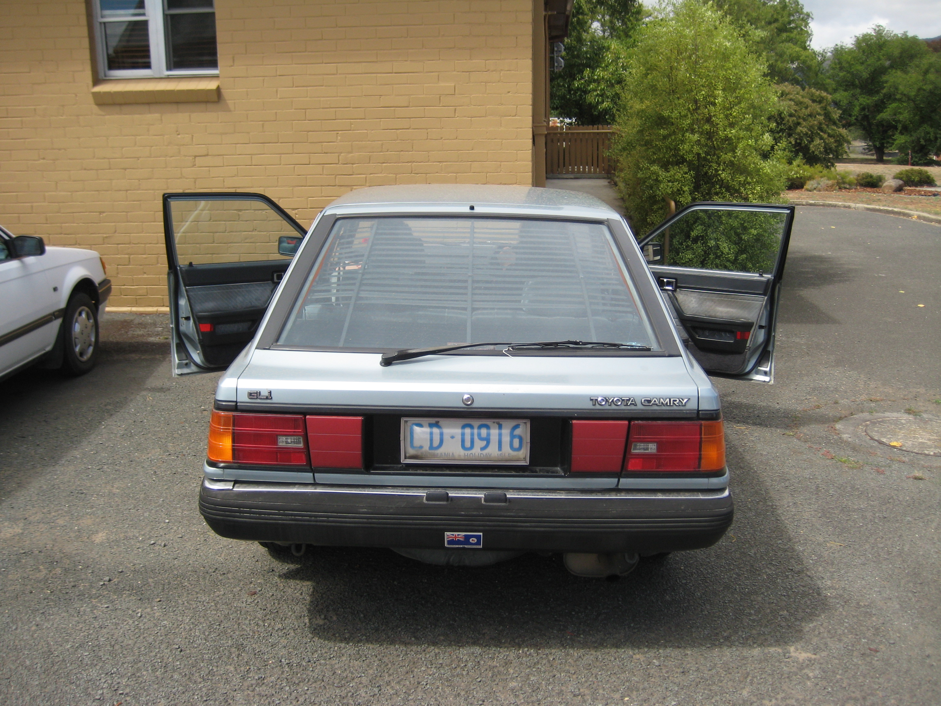 File:1983-1987 Toyota Camry (SV11) GLi hatchback 01.jpg