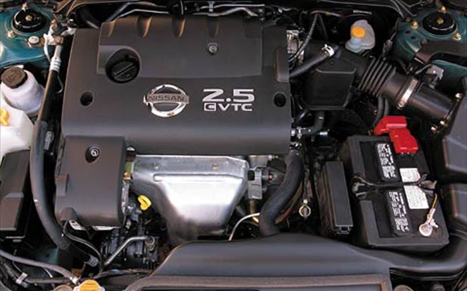 2003 Nissan Altima 25S Top Engine View