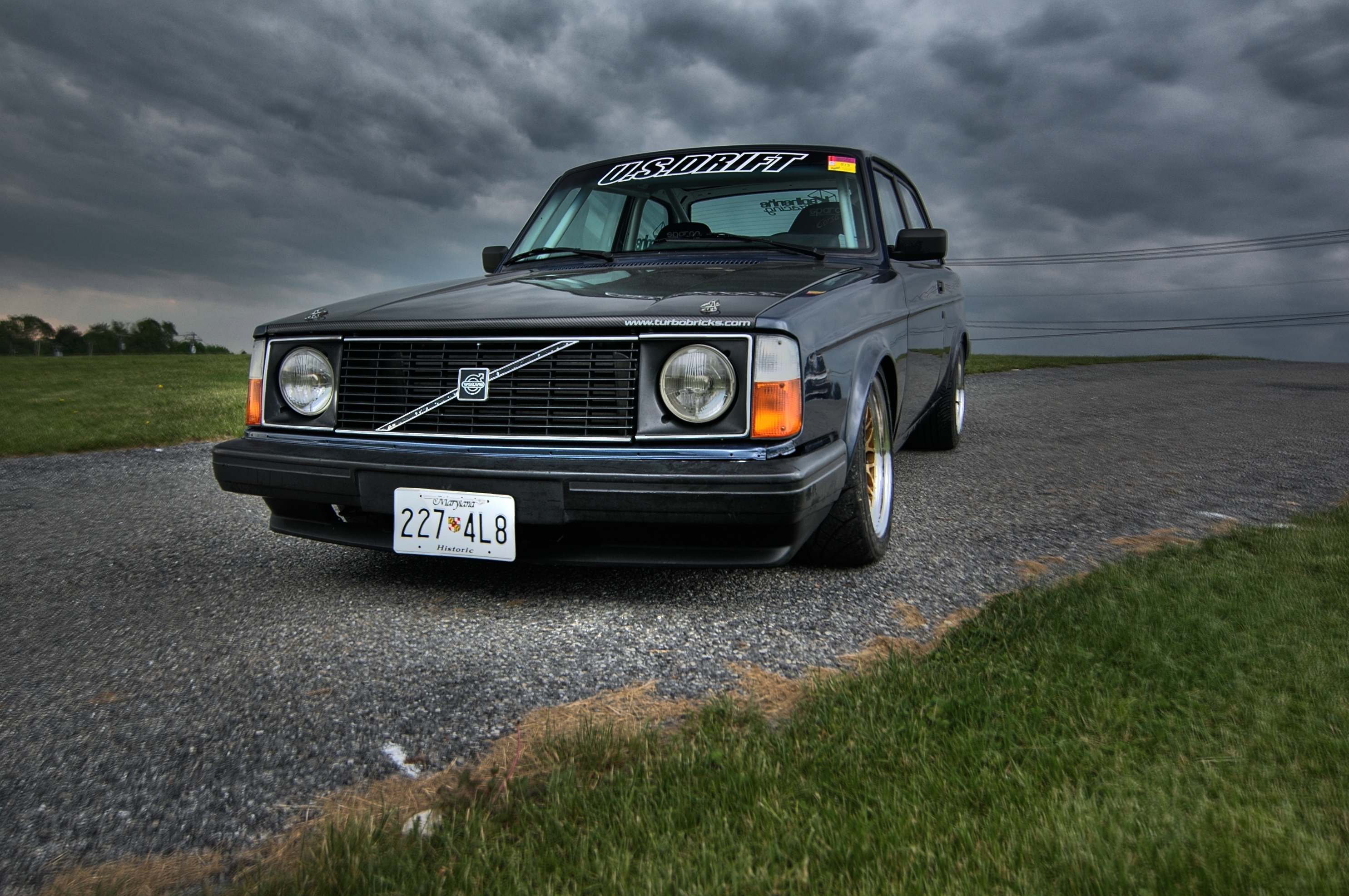 On this page we present you the most successful photo gallery of Volvo 242