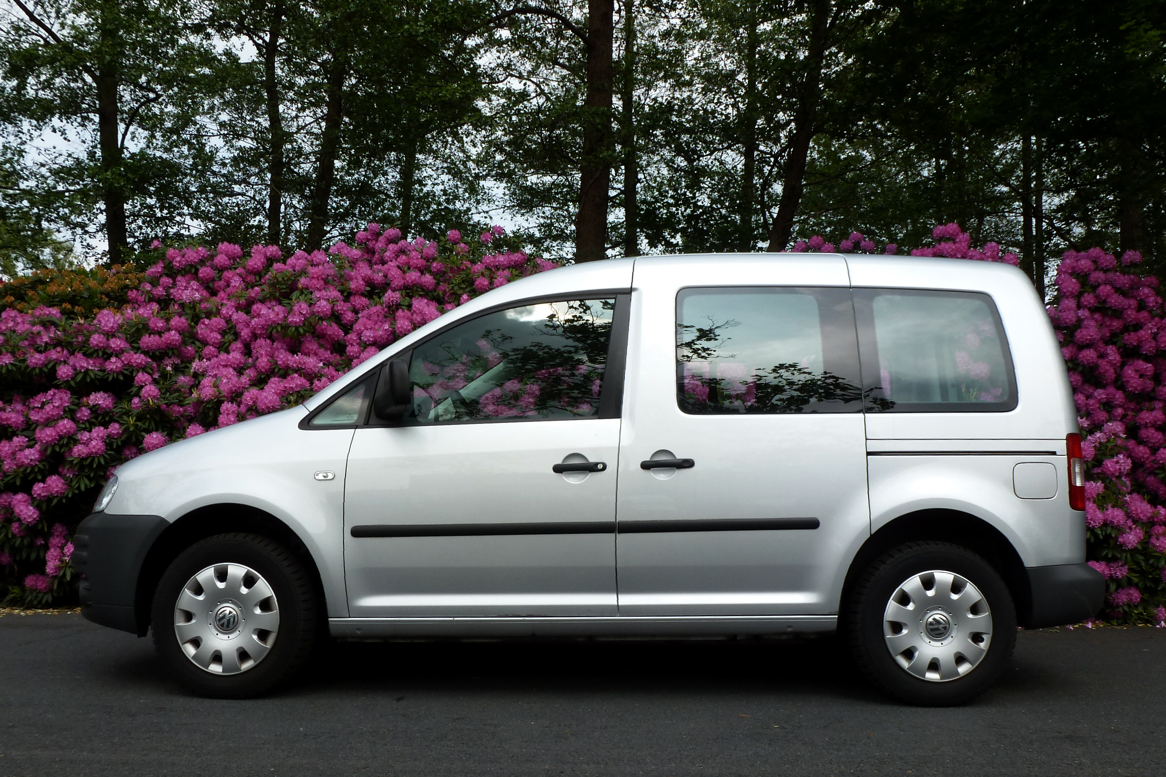 File:Volkswagen Caddy Life.jpg