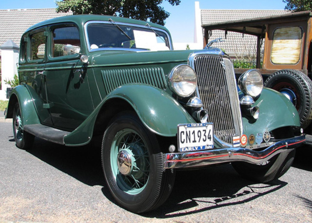 Ford v 8 sedan