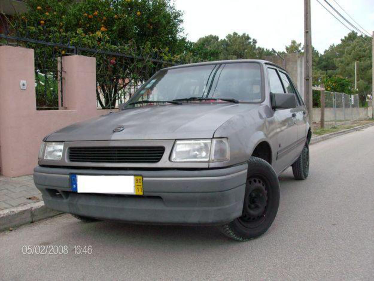 Opel Corsa 14S GL Sedan
