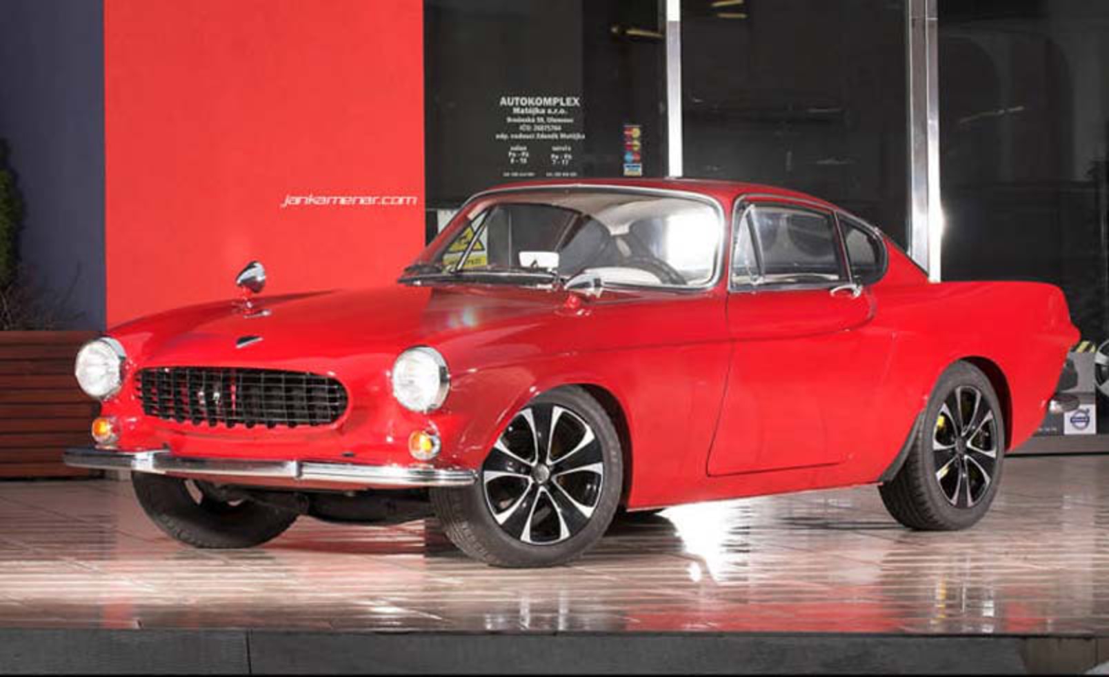 On this page we present you the most successful photo gallery of Volvo 1800S