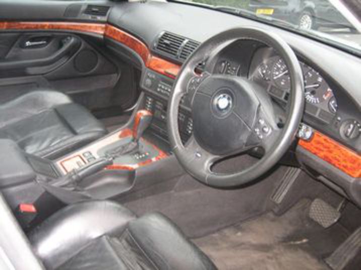 BMW 528i Estate