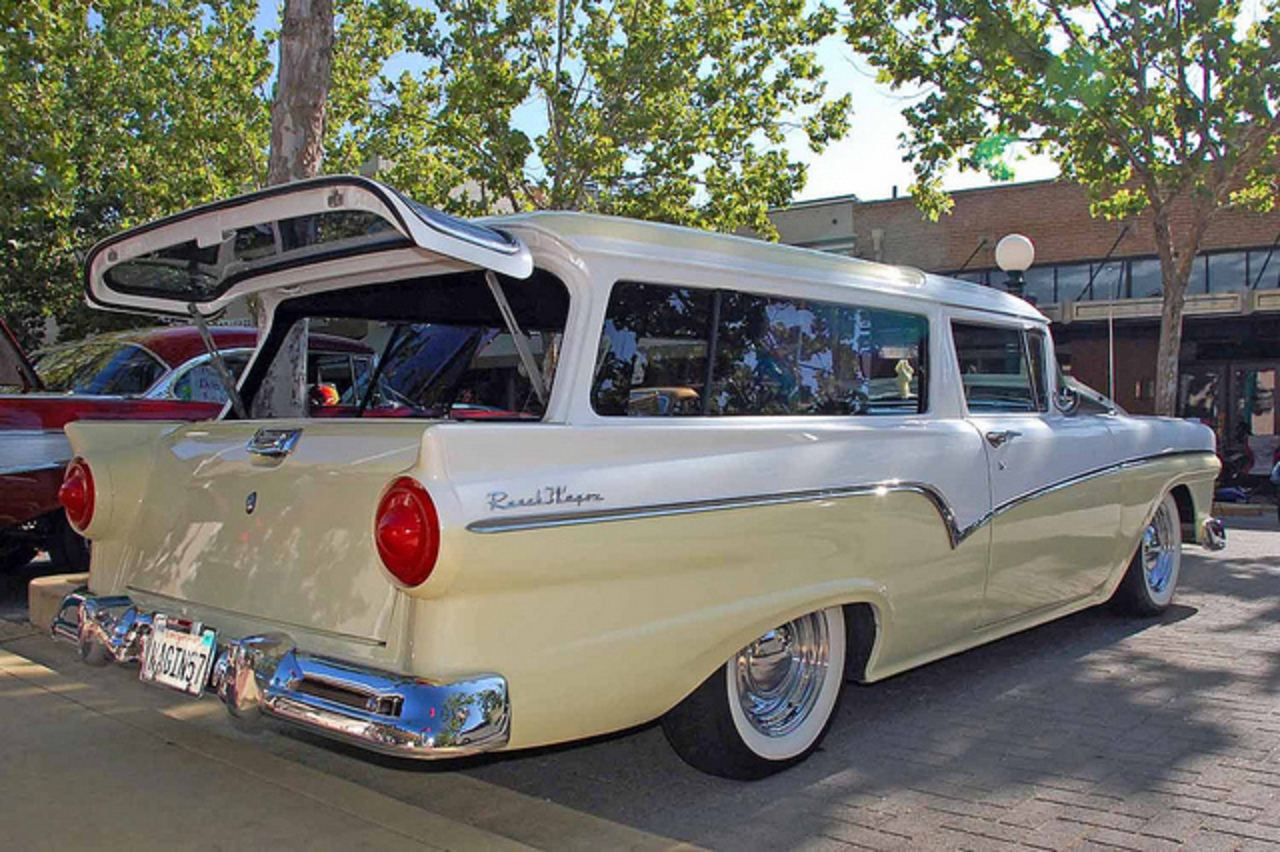 Ford Ranch Wagon 1957