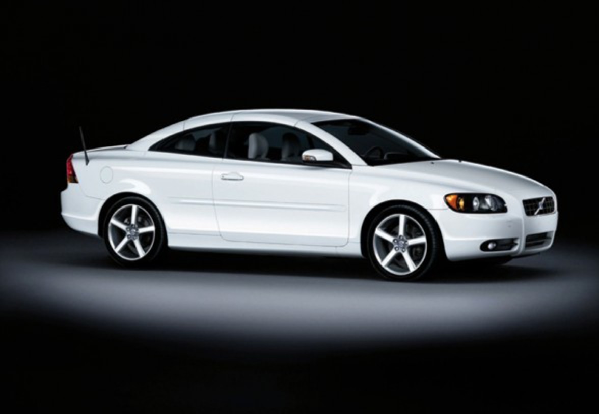 2009 Volvo Ice White C70 Coupe - Convertible - Front Side Picture
