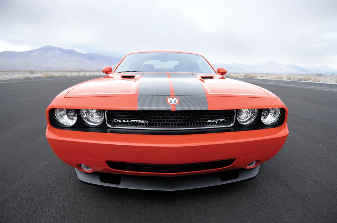 Dodge Challenger SRT-8 Pictures and Specifications