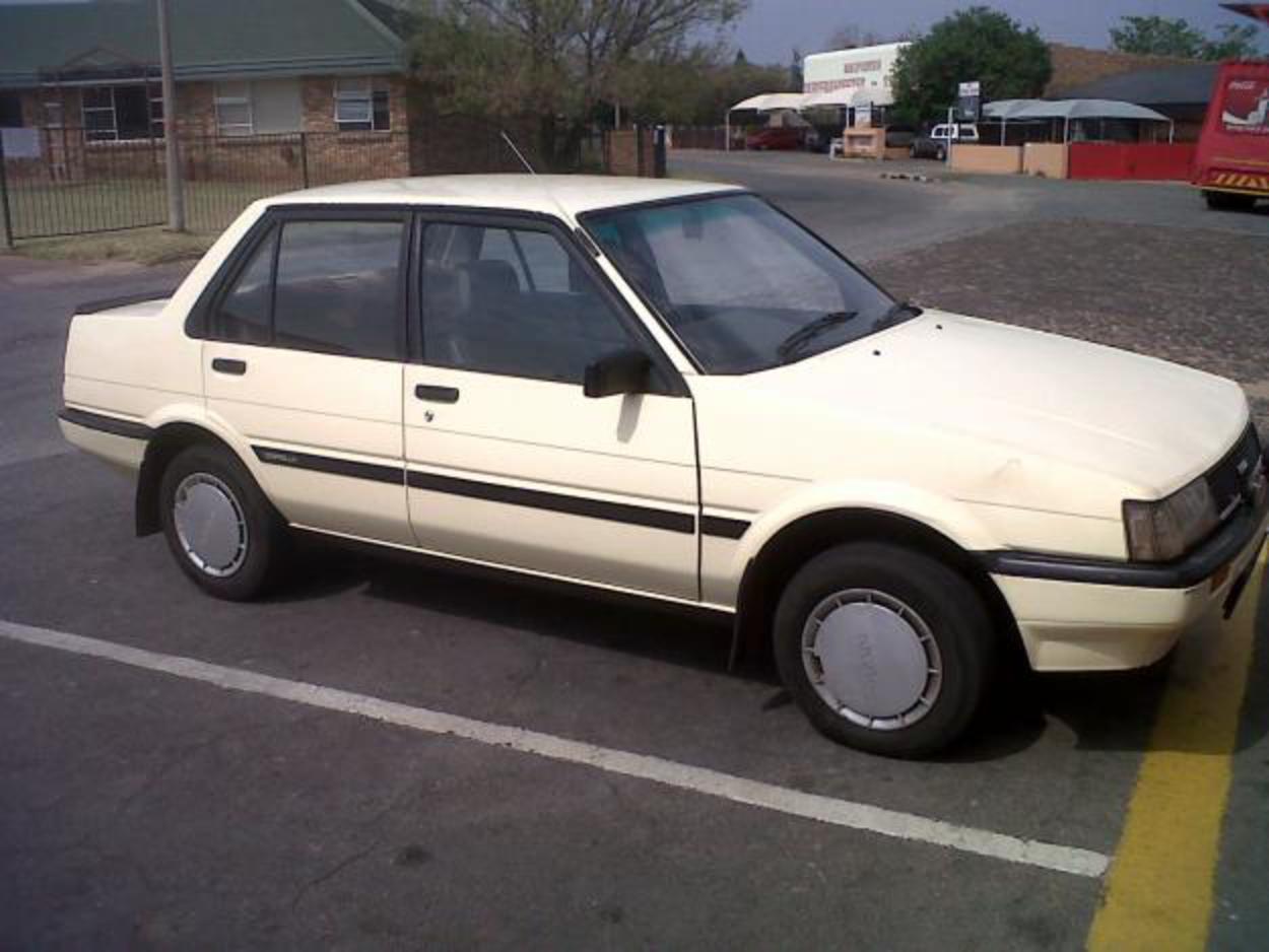 Pictures of Toyota corolla 1.6 GL 5 speed maual very good condition