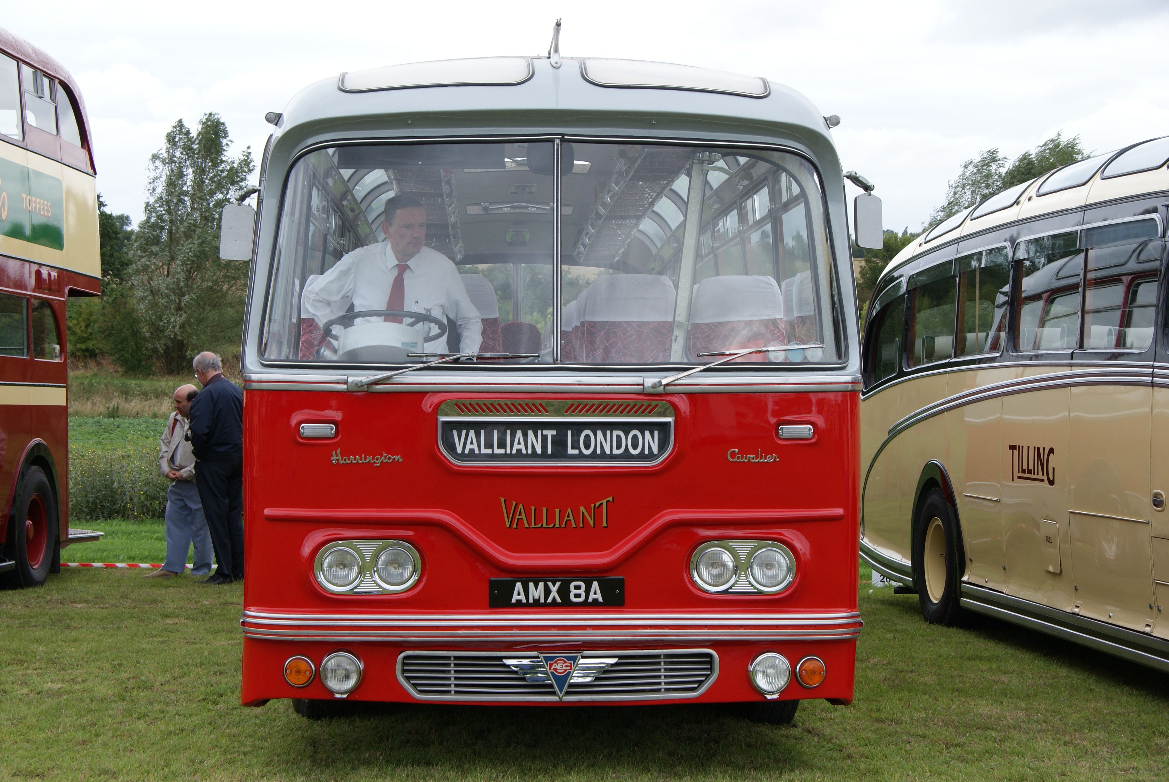 File:Valiant London coach 1963 AEC Reliance Harrington Cavalier ...