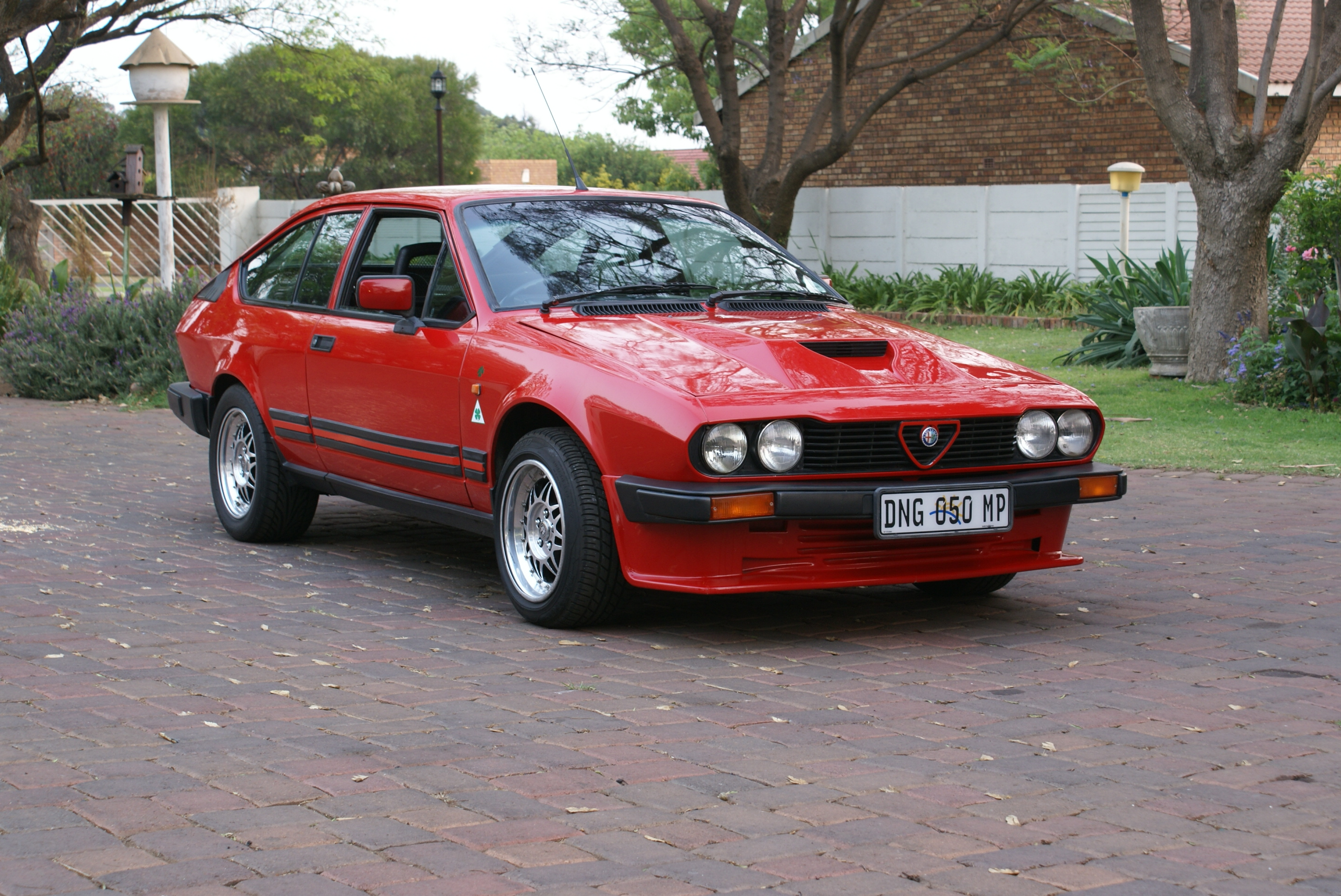 Alfa Romeo GTV six | Flickr - Photo Sharing!