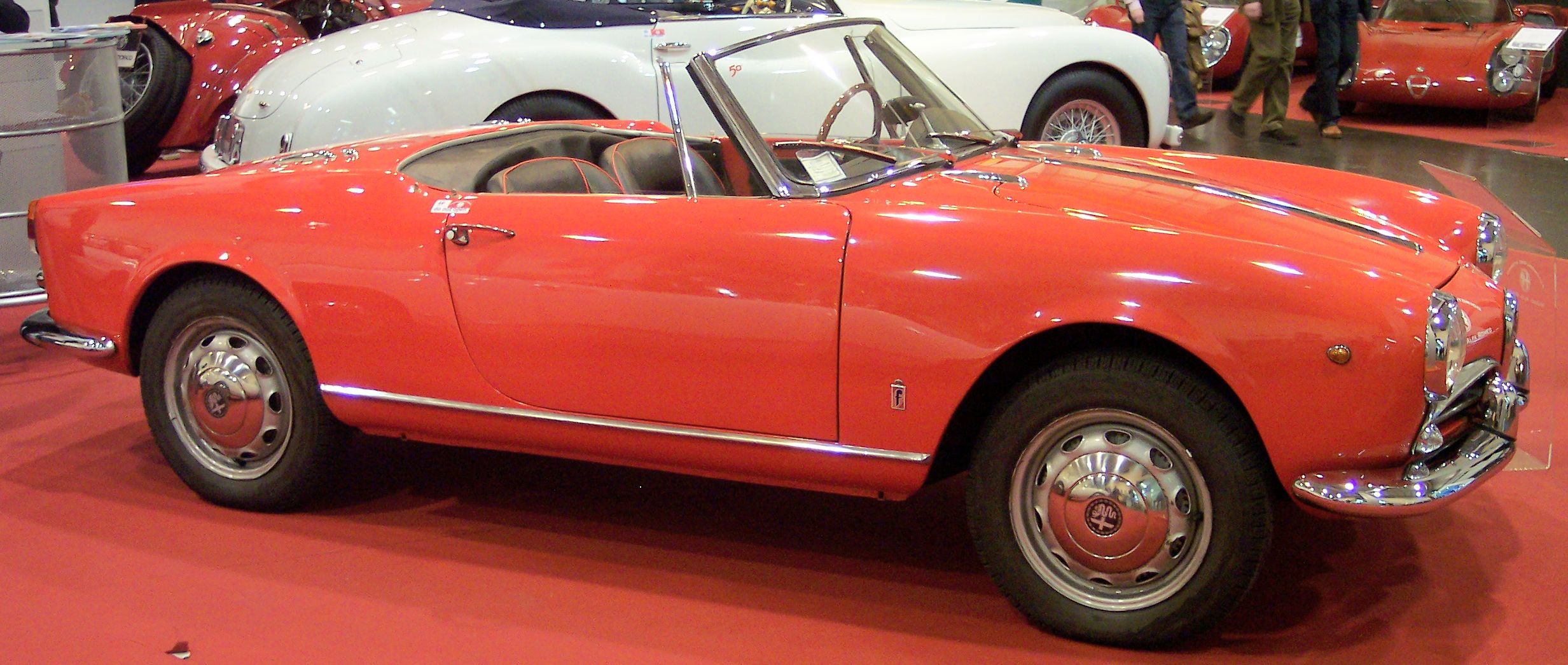 File:Alfa Romeo Giulietta Spider Veloce 1960 red r TCE.jpg ...