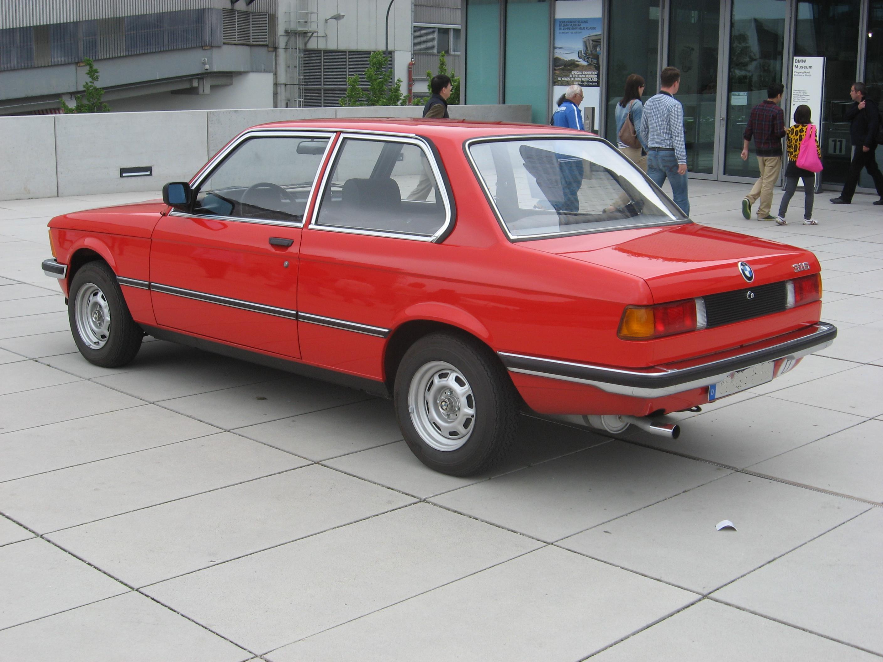 File:BMW 316.E21 Rear-view.JPG - Wikimedia Commons
