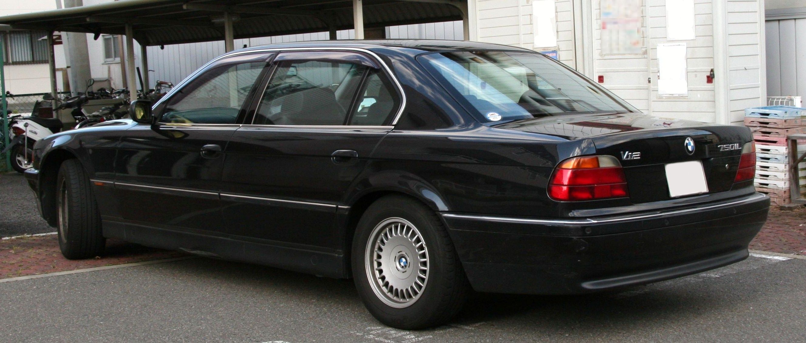 File:BMW 750iL rear.jpg - Wikimedia Commons