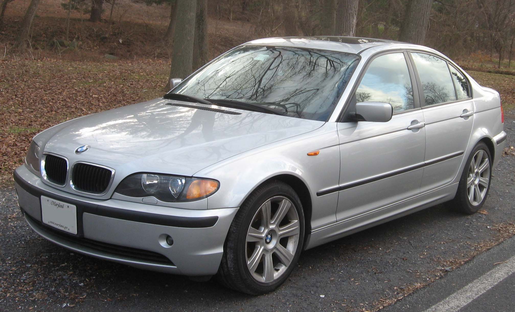 File:02-05 BMW 325i sedan.jpg - Wikimedia Commons