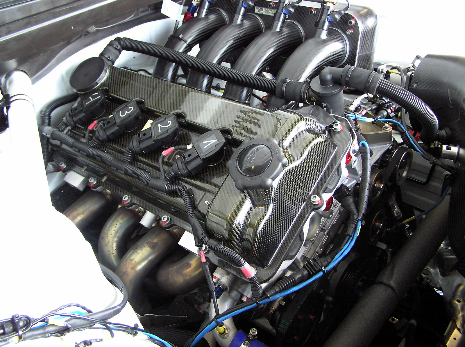 File:BMW P45 engine on BMW Team UK BMW 320si WTCC 2006 Curitiba ...